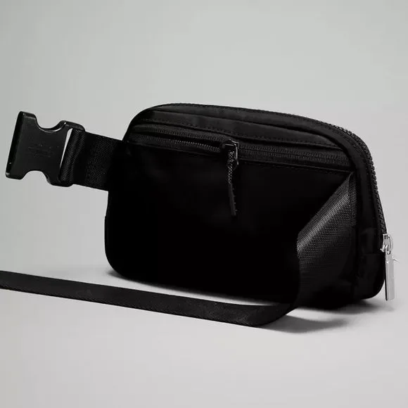 lululemon 1L NWT Black Everywhere Belt Bag Fanny Pack Water Repellent - Picture 4 of 15